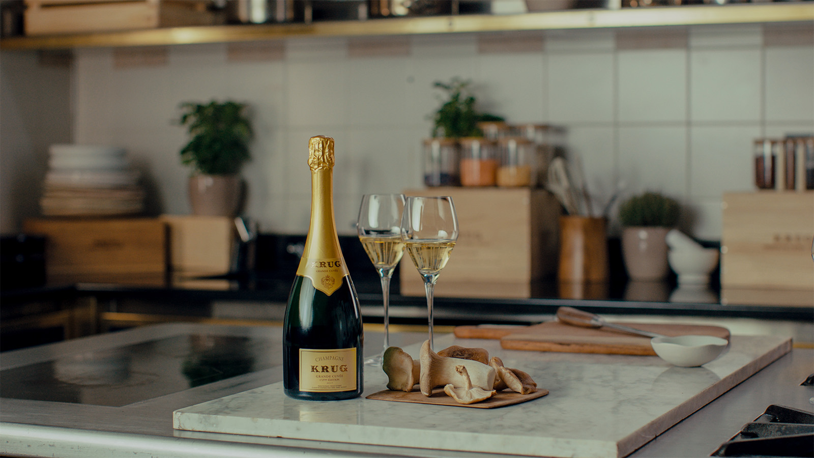 champagne MUSHROOM & Krug Grande Cuvée 172ème Édition &copy;CosaVostra-Right Formula Productions Juillet 2025